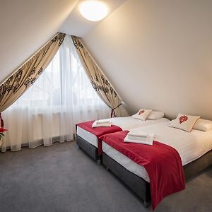 Pokój z dwoma pojedynczymi łóżkami